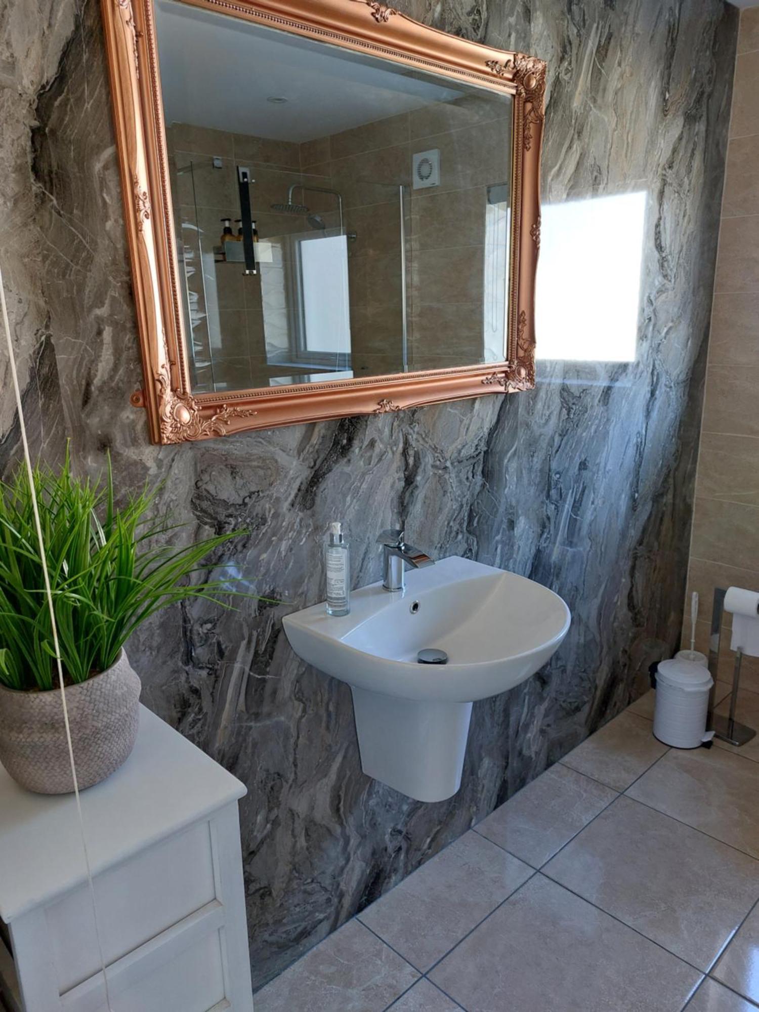 Ocean View Apartment นิวรี ภายนอก รูปภาพ